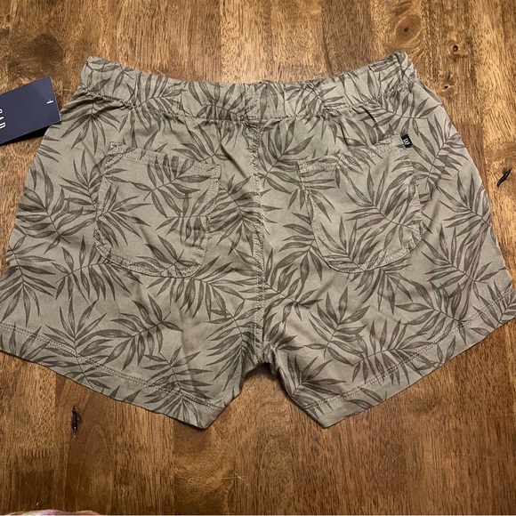 NWT Gap Pull On Tencel Shorts Olive Green Leaf Print Shorts Women’s Small - Picture 8 of 9